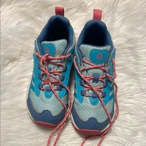Girls Merrell hiking shoe